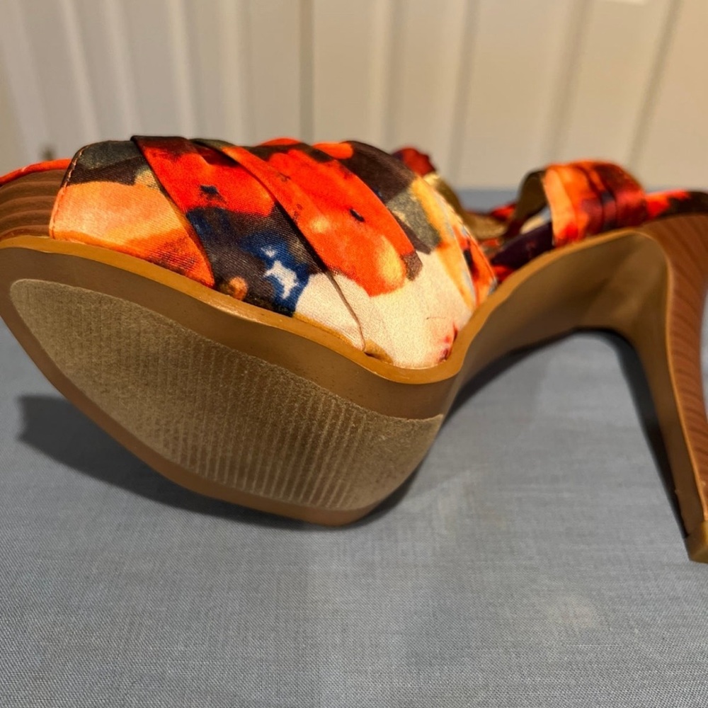 Heels - Picture 3 of 4